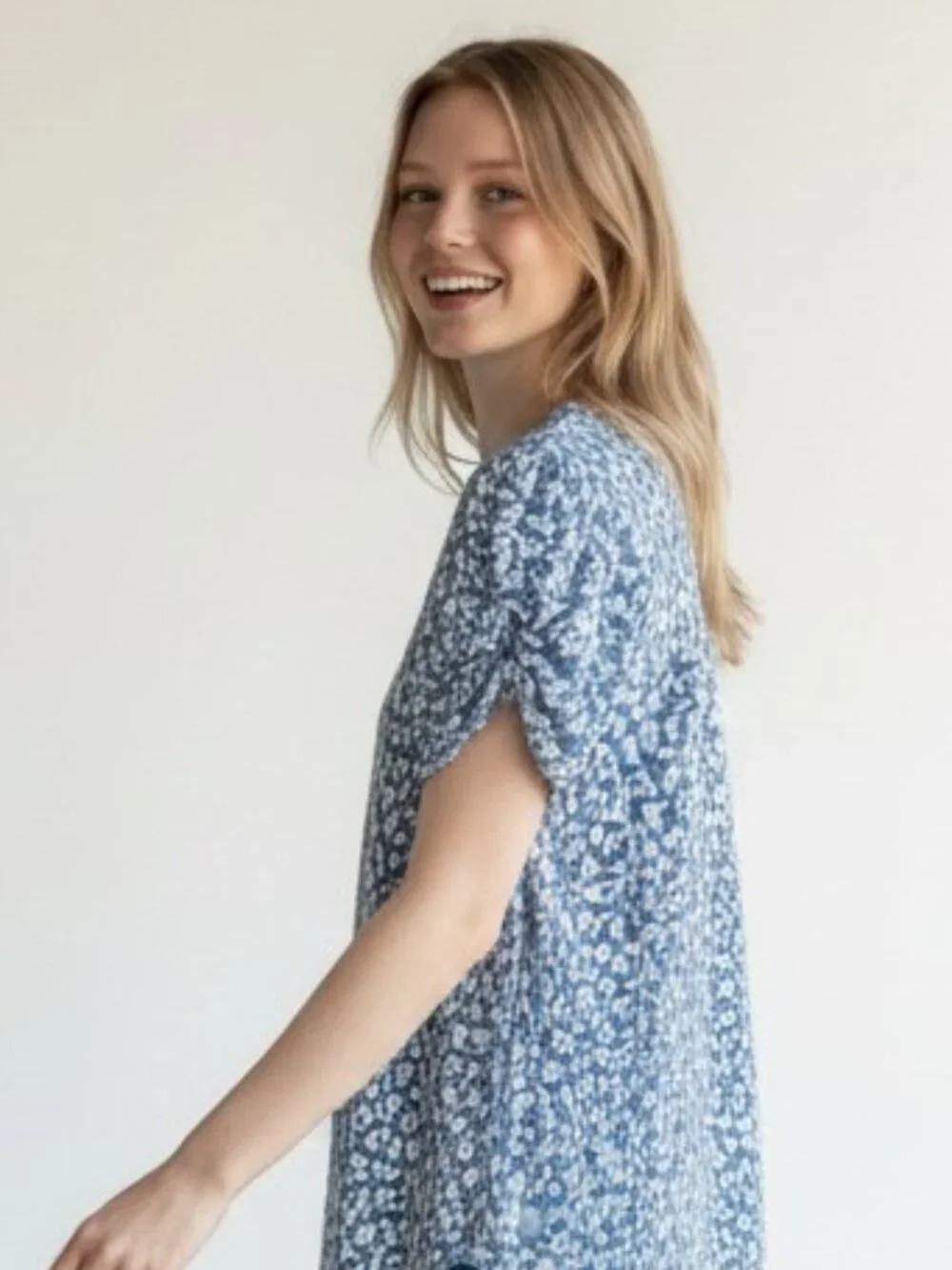 Perfectly Paisley Boutique Blue Leopard Top Short Sleeve Relaxed Fit Medium NWT - Picture 2 of 5